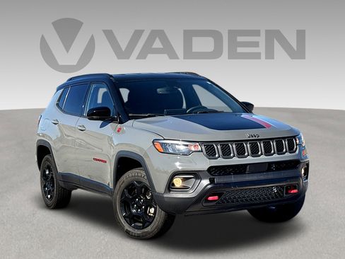 Used 2023 Jeep Compass Trailhawk image 1