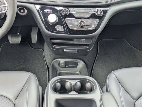 New 2026 Chrysler Pacifica Select FWD image 20