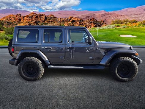 Used 2021 Jeep Wrangler Unlimited Sahara image 3