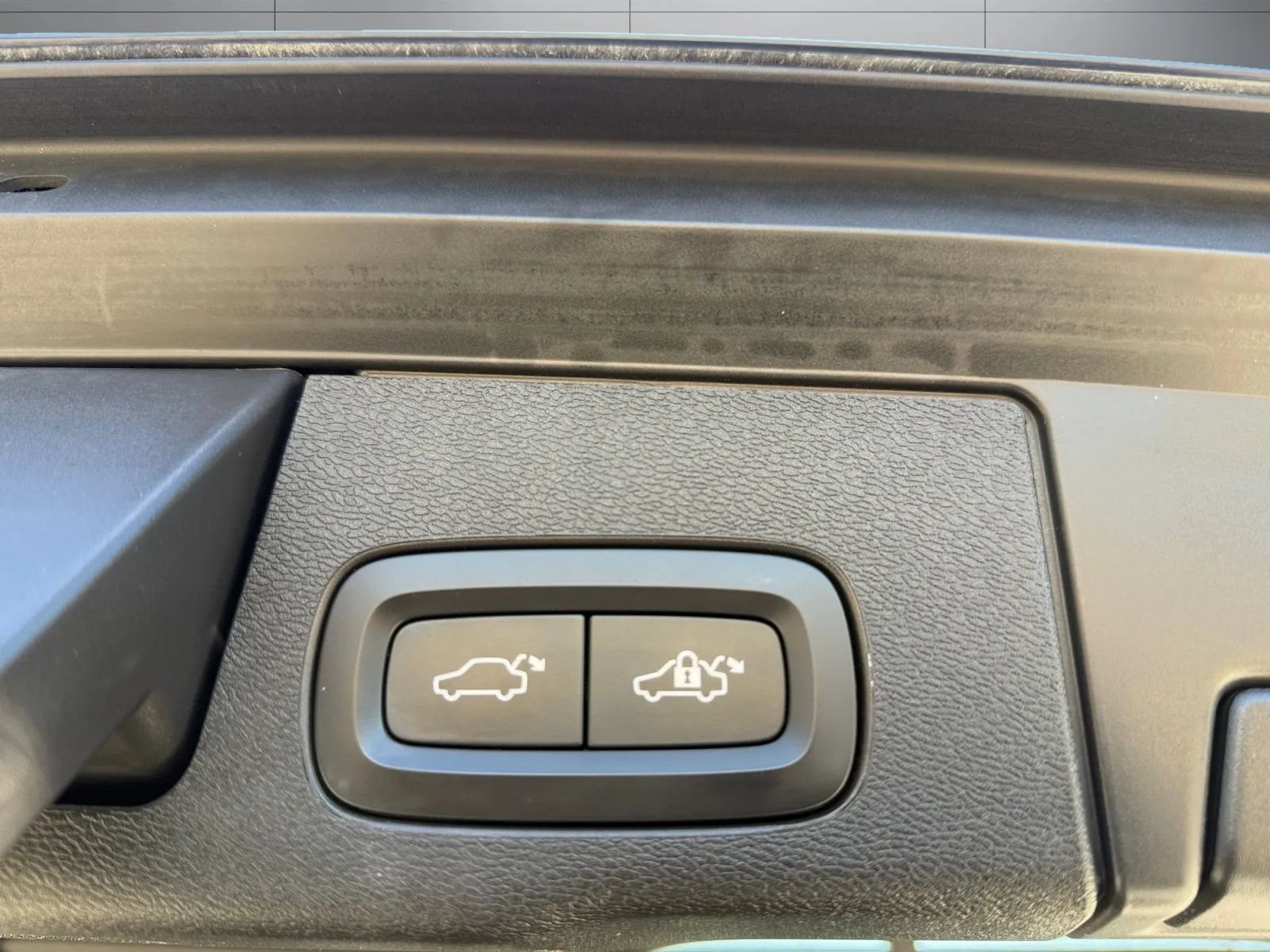 Used 2020 Volvo XC60 T5 Momentum AWD/4WD image 9