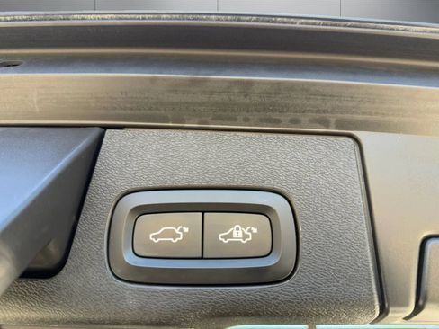 Used 2020 Volvo XC60 T5 Momentum AWD/4WD image 9