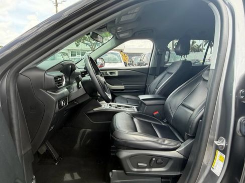 Used 2023 Ford Explorer XLT w/ Equipment Group 202A RWD image 7