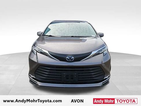 Used 2022 Toyota Sienna XLE w/ XLE Plus Package image 3