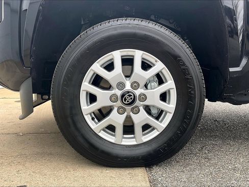 Used 2025 Toyota Tacoma SR5 image 11