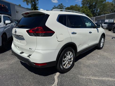 Used 2018 Nissan Rogue SV image 3