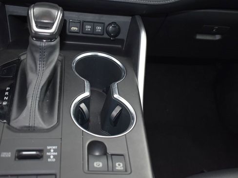 Used 2021 Toyota Highlander XLE image 12