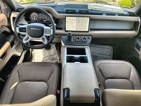 Used 2025 Land Rover Defender 130 X-Dynamic SE image 12