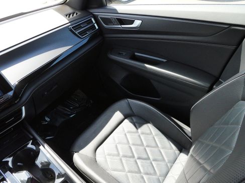 Used 2024 Volkswagen Atlas Cross Sport SEL Premium R-Line AWD/4WD image 11