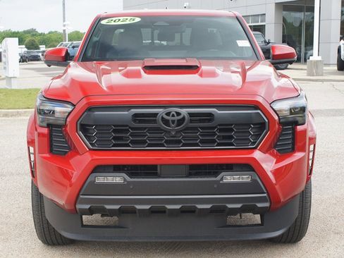 Used 2025 Toyota Tacoma TRD Sport w/ TRD Sport Premium Package AWD/4WD image 25