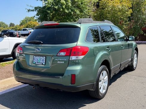 Used 2011 Subaru Outback 2.5i Premium AWD/4WD image 7