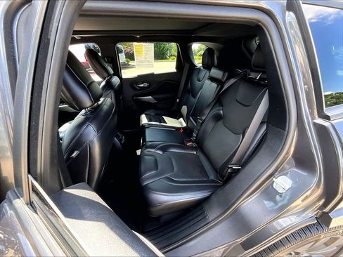 Used 2021 Jeep Cherokee High Altitude AWD/4WD image 15