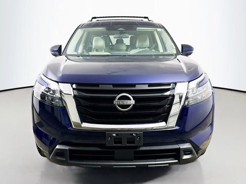 Used 2023 Nissan Pathfinder SV AWD/4WD image 2
