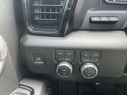 New 2026 GMC Sierra 1500 AT4 w/ Technology Package AWD/4WD image 18