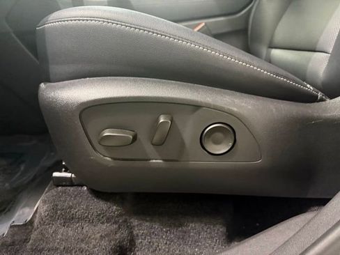 Certified 2025 Chevrolet Traverse LT image 13