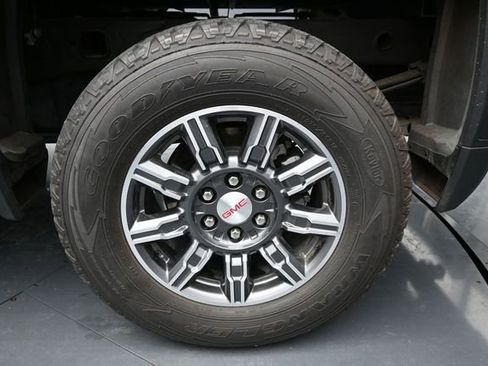 Used 2024 GMC Sierra 1500 AT4 w/ Technology Package AWD/4WD image 11