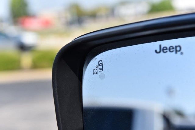 Used 2022 Jeep Renegade Altitude w/ Convenience Group AWD/4WD image 9
