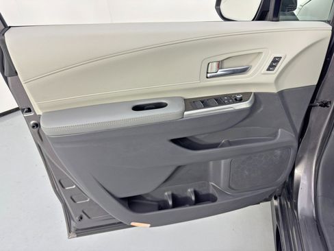 Used 2024 Toyota Sienna Limited image 48