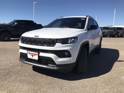 New 2026 Jeep Compass Latitude image 32