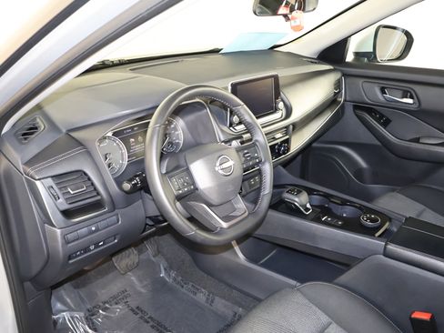 Used 2025 Nissan Rogue SV image 36