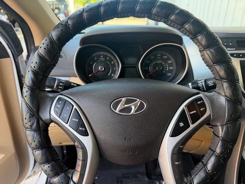 Used 2012 Hyundai Elantra Limited FWD image 22