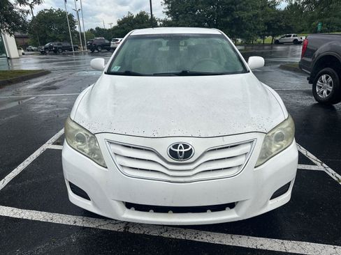 Used 2010 Toyota Camry LE FWD image 2
