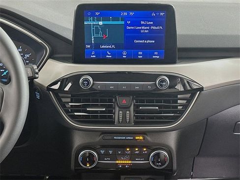 Used 2022 Ford Escape SE w/ SE Sport Appearance Package image 13