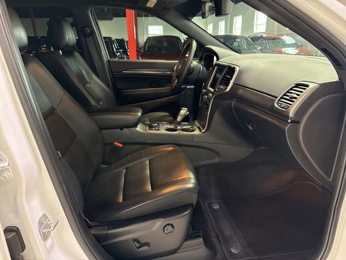 Used 2018 Jeep Grand Cherokee Limited image 39