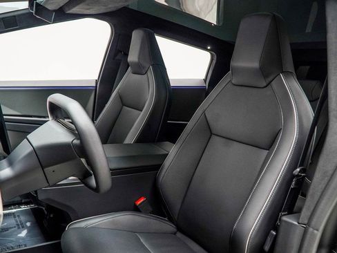 Used 2025 Tesla Cybertruck AWD Crew Cab image 41