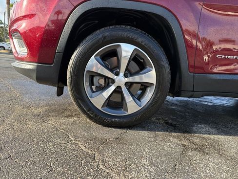 Used 2020 Jeep Cherokee Limited image 12