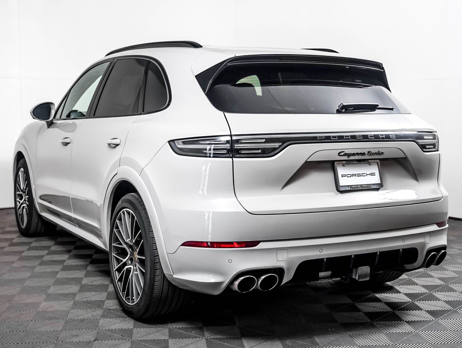 Certified 2023 Porsche Cayenne Turbo AWD/4WD image 3