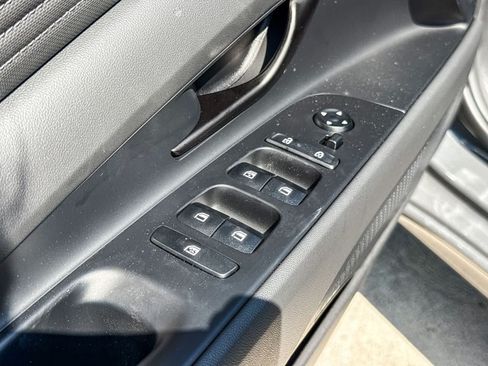 Certified 2025 Hyundai Elantra SEL FWD image 22