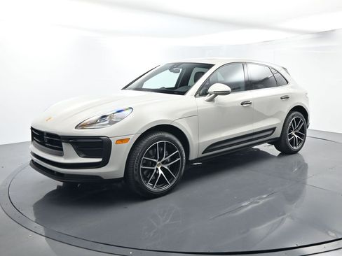 Used 2023 Porsche Macan image 1