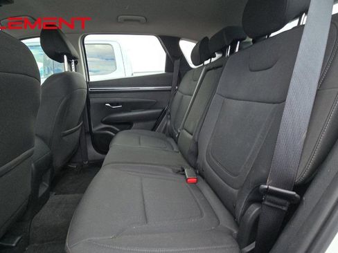 Used 2023 Hyundai Tucson SE image 16