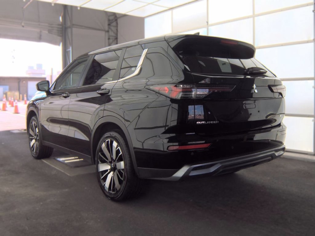 Used 2025 Mitsubishi Outlander SE AWD/4WD image 6