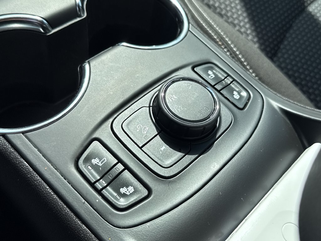 Certified 2024 GMC Terrain SLE w/ Driver Convenience Package AWD/4WD image 28