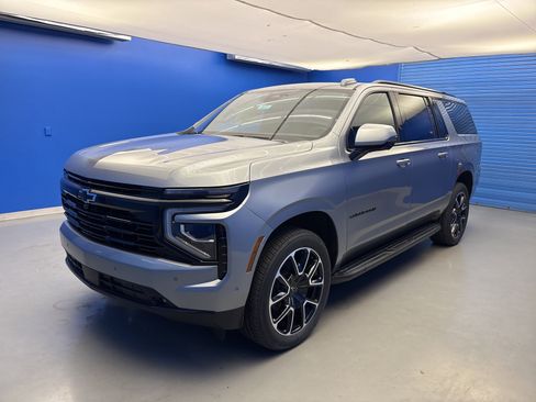 New 2026 Chevrolet Suburban RST w/ Comfort Package AWD/4WD image 4
