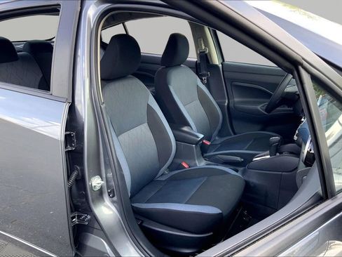 Used 2025 Nissan Versa SV image 19