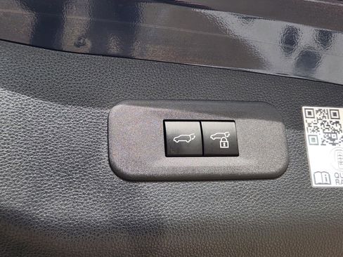 Used 2025 Toyota Crown Signia w/ Advanced Technology Package image 43