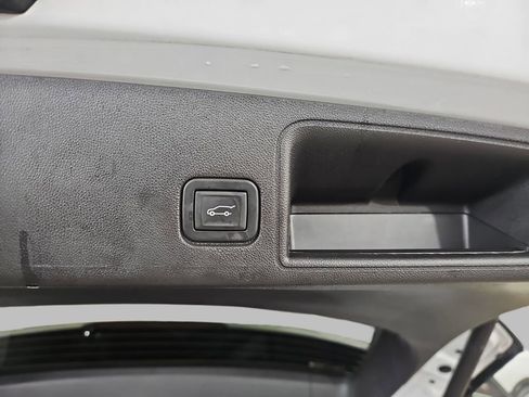 Certified 2024 GMC Terrain SLE w/ Driver Convenience Package AWD/4WD image 17