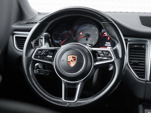 Used 2018 Porsche Macan S image 9