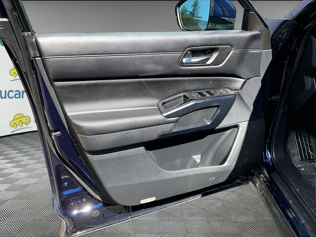 Used 2022 Nissan Pathfinder S AWD/4WD image 8