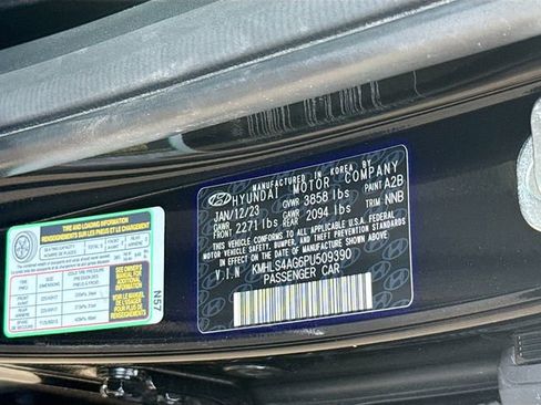 Used 2023 Hyundai Elantra SEL w/ Convenience Package image 29