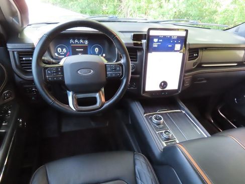 Used 2023 Ford Expedition Platinum AWD/4WD image 4