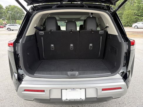 Used 2024 Nissan Pathfinder SL w/ SL Premium Package FWD image 29