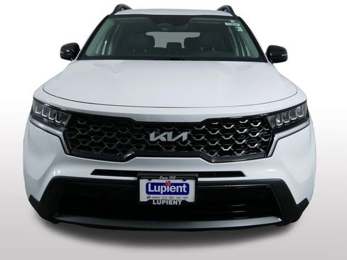 Certified 2023 Kia Sorento S image 3