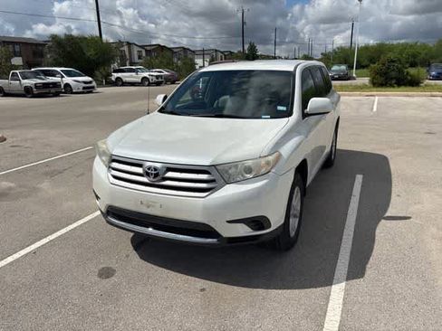 Used 2012 Toyota Highlander FWD image 1