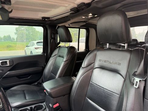 Used 2020 Jeep Gladiator Overland w/ Popular Equipment Package AWD/4WD image 14