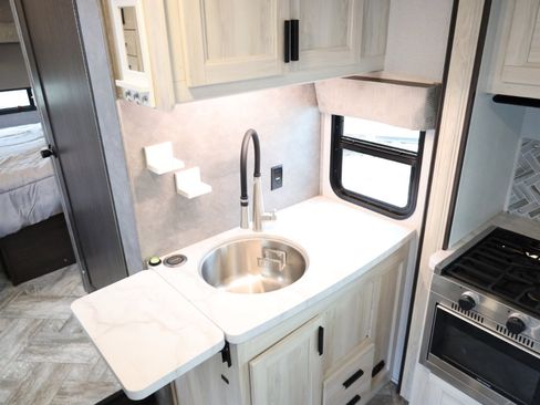 Used 2022 Ford E-450 and Econoline 450 Super Duty w/ Motorhome Prep Package image 49