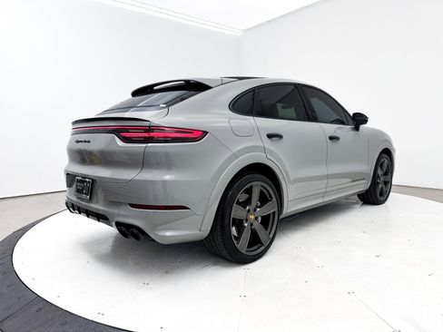 Used 2022 Porsche Cayenne Turbo image 23
