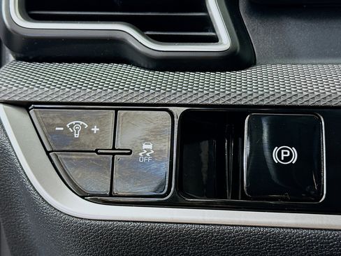 Used 2025 Kia Sportage LX FWD image 16